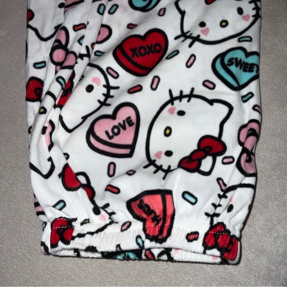Hello Kitty valentines pajama pants (Large)